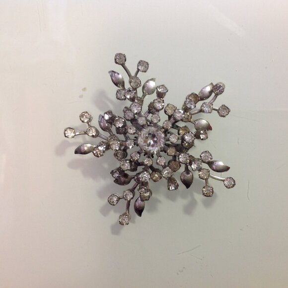 Coro Brooch Clear Stones on Silver Metal Snowflake Sunburst Starburst - Picture 5 of 14